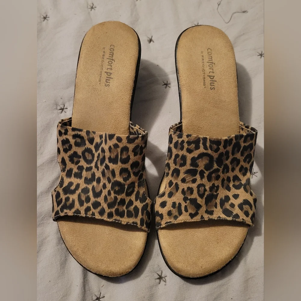 Sandals - Picture 1 of 5